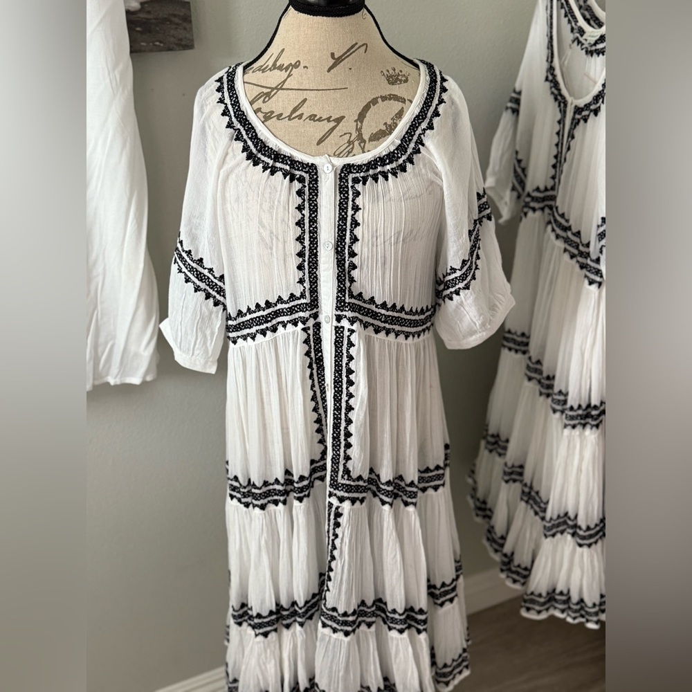 NEW Sundance Flowy and Breezy Dress with slip. Size small/medium.
